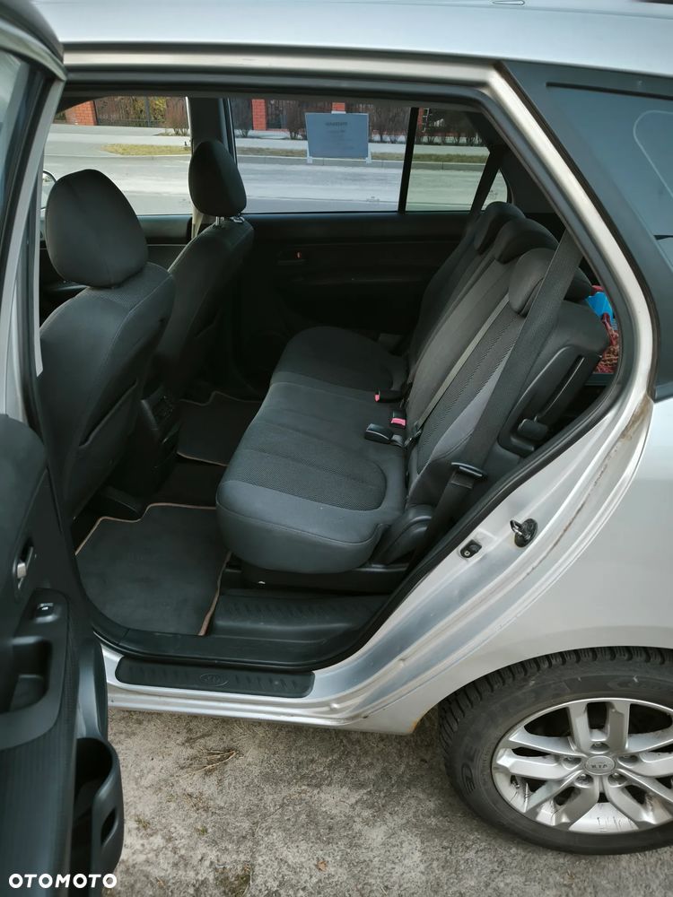 Kia Carens - 12