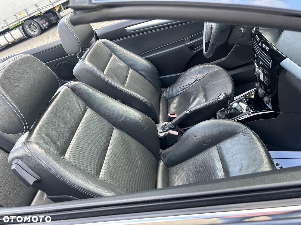 Opel Astra GTC 1.6 Cosmo - 22