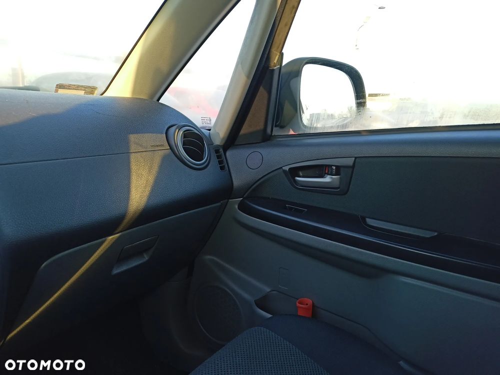 Suzuki SX4 - 12