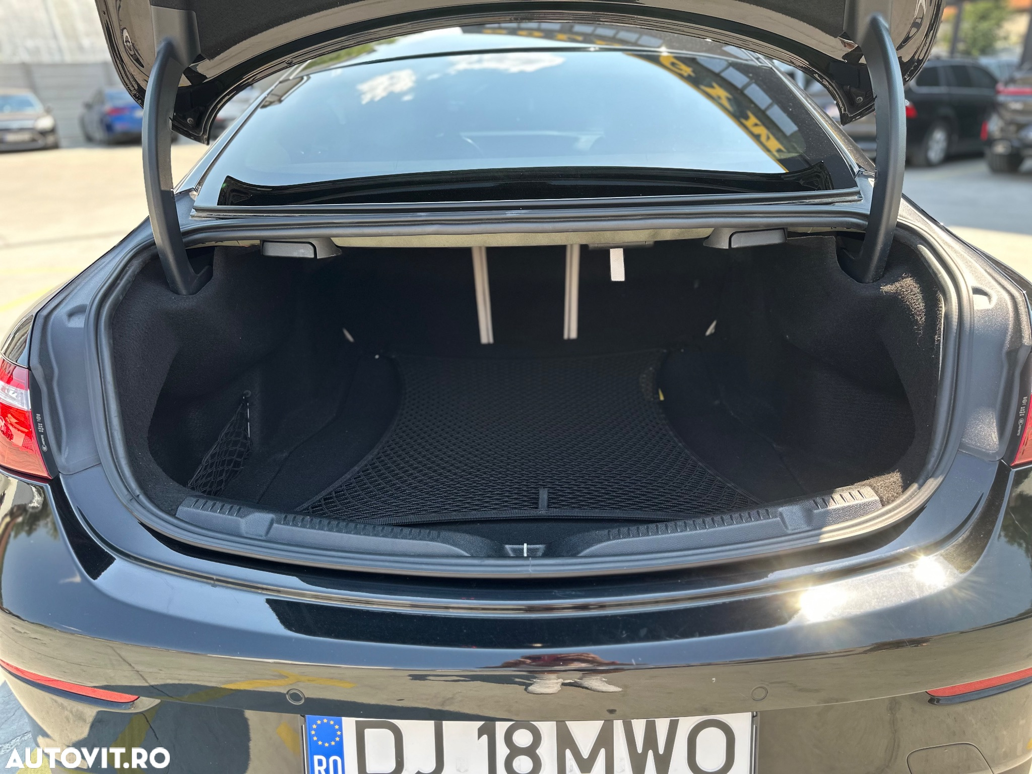 Mercedes-Benz E - 16