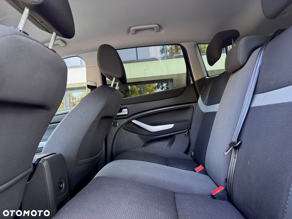 Ford Kuga 2.0 TDCi 2x4 Titanium - 13