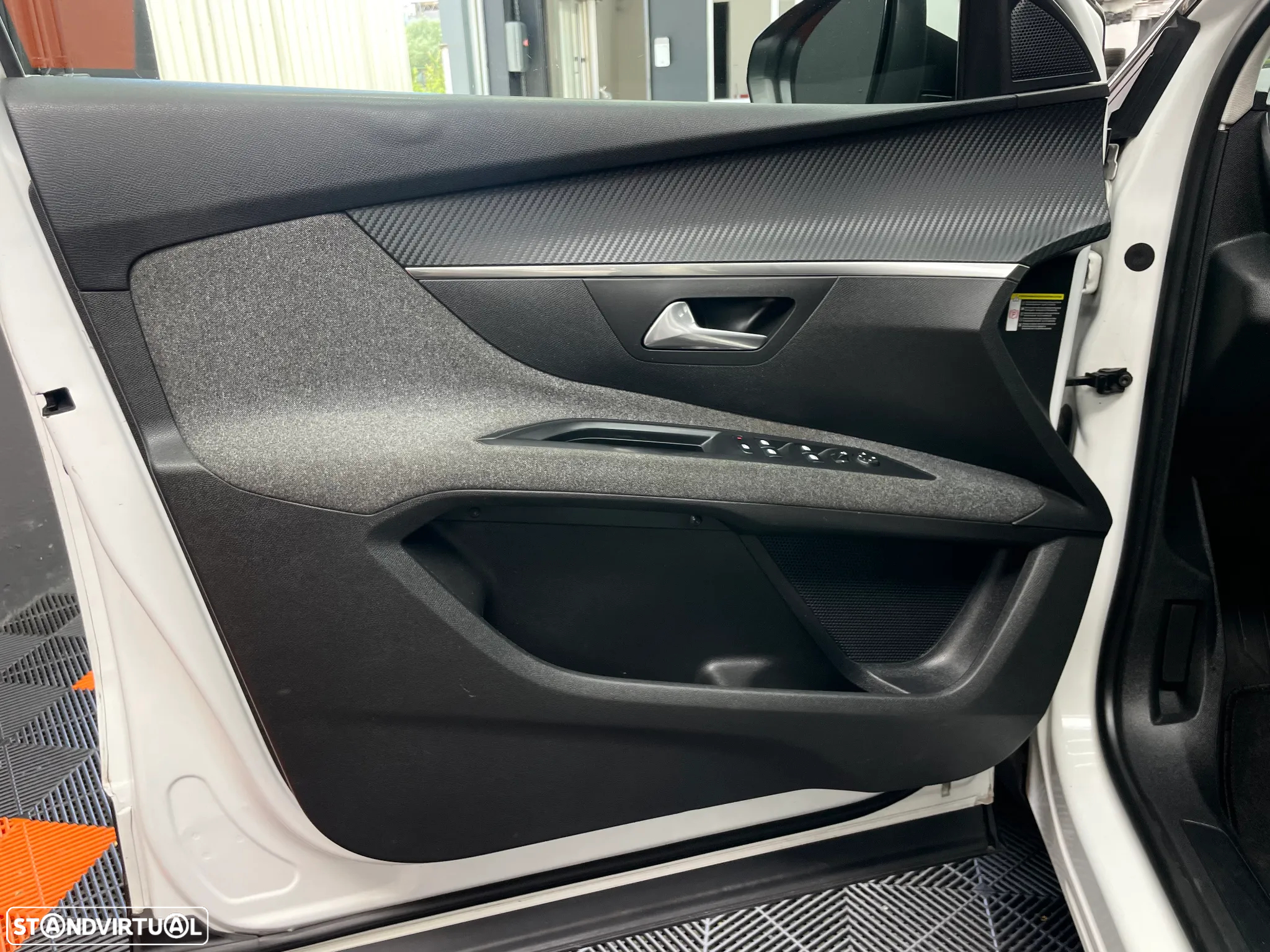 Peugeot 5008 1.6 BlueHDi Style EAT6 - 9