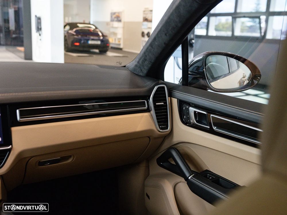 Porsche Cayenne Coupé E-Hybrid Platinum Edition - 39