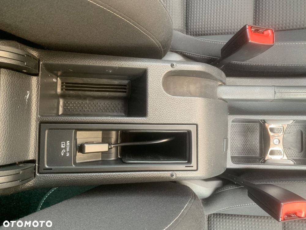 Volkswagen Golf 1.6 TDI DPF Team - 14