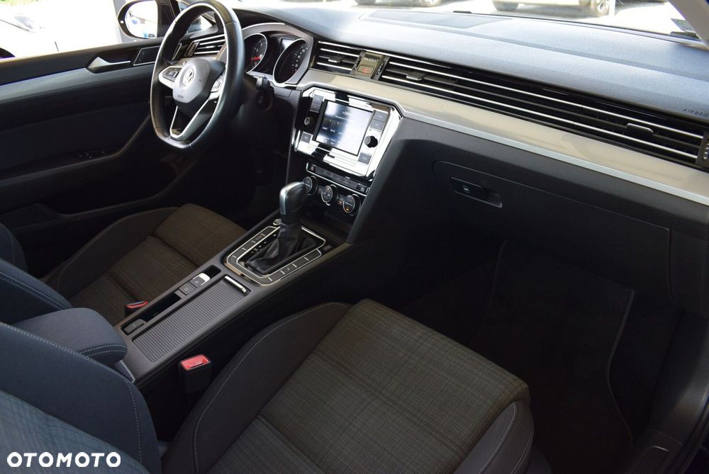 Volkswagen Passat - 15