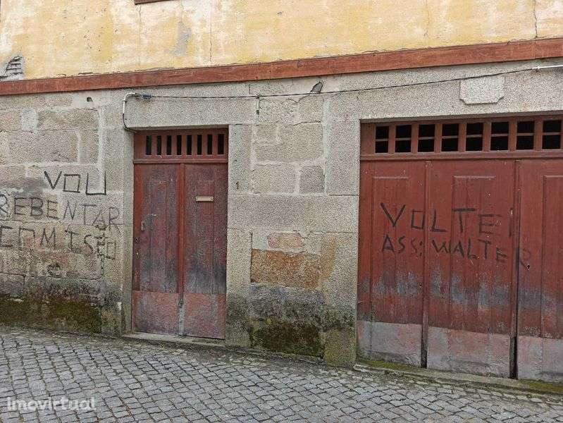 Casa para reconstrução em frente ao convento de Salzedas - Grande imagem: 2/12