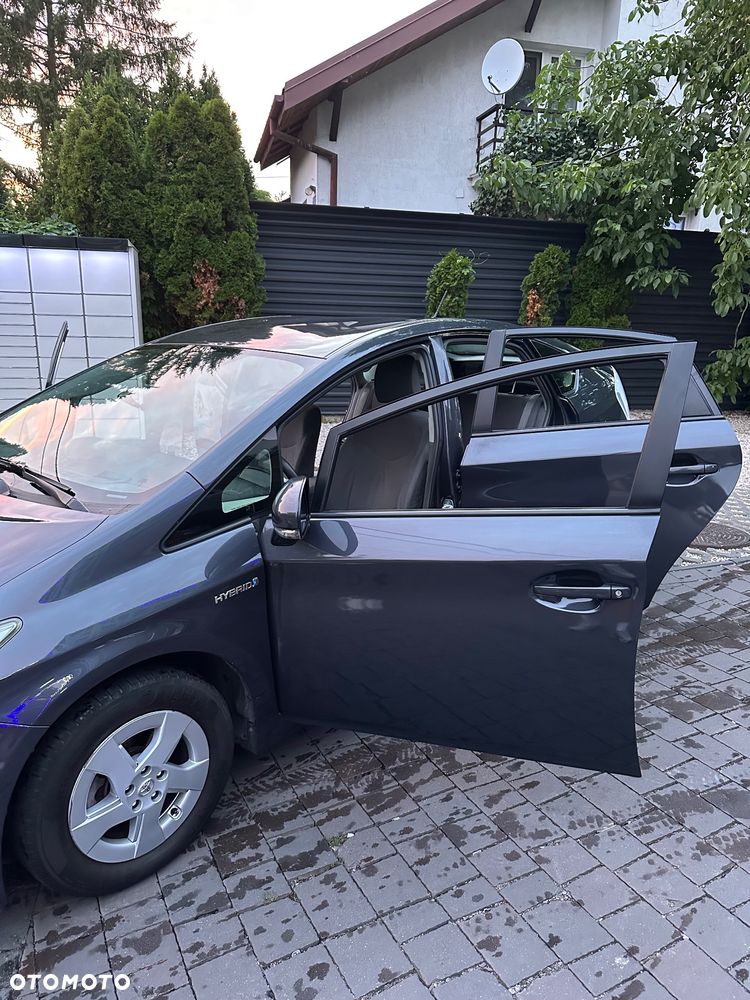 Toyota Prius+ ver--hybrid-sol - 3