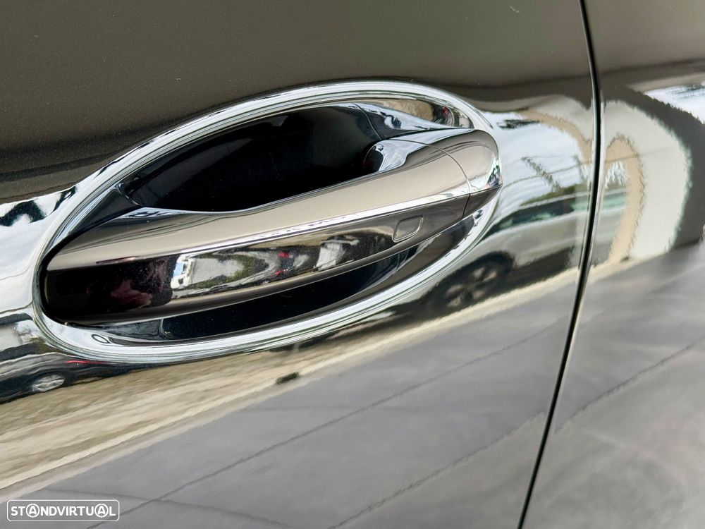 Mercedes-Benz CLA 250 e Shooting Brake AMG Line - 11