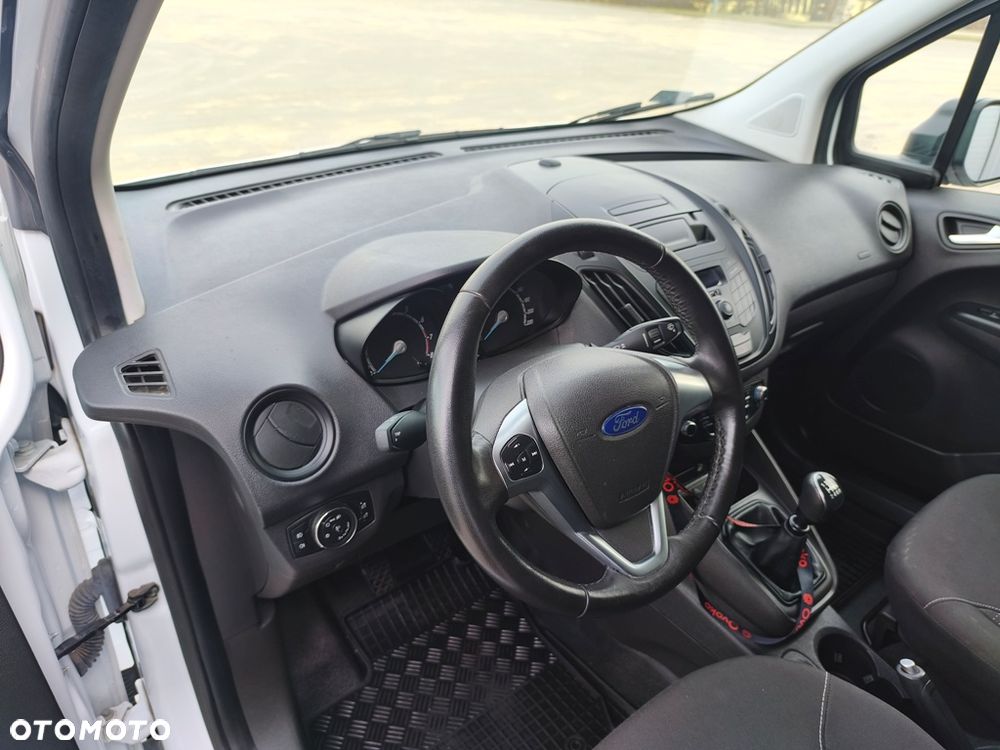 Ford Transit Courier - 28