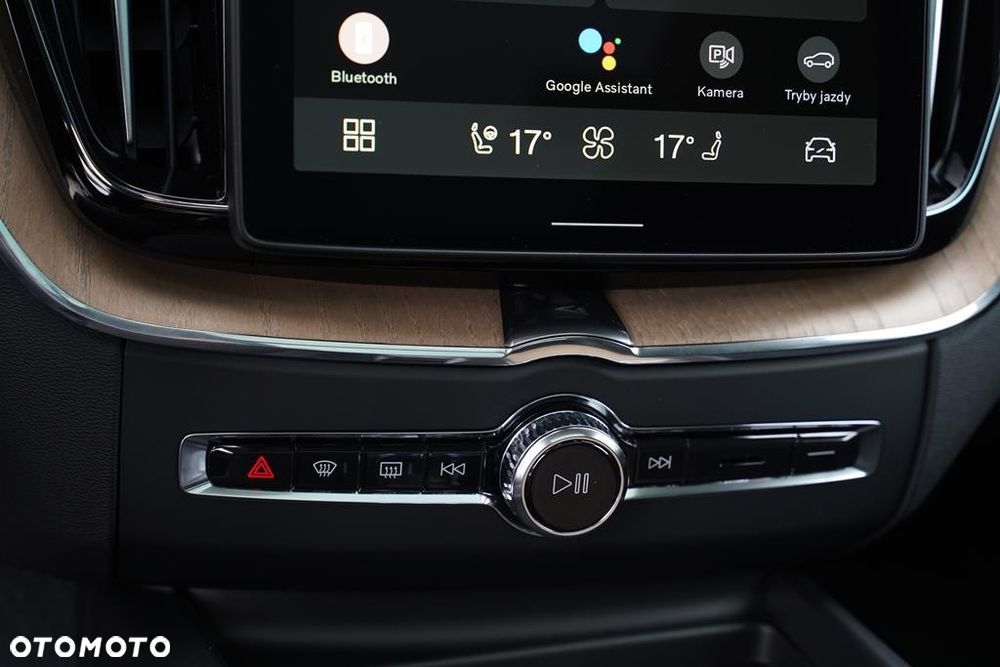 Volvo XC 60 T6 Plug-In Hybrid AWD Ultra Dark - 18