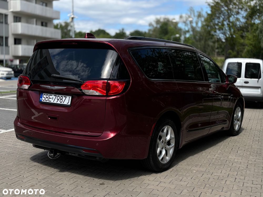 Chrysler Pacifica - 2