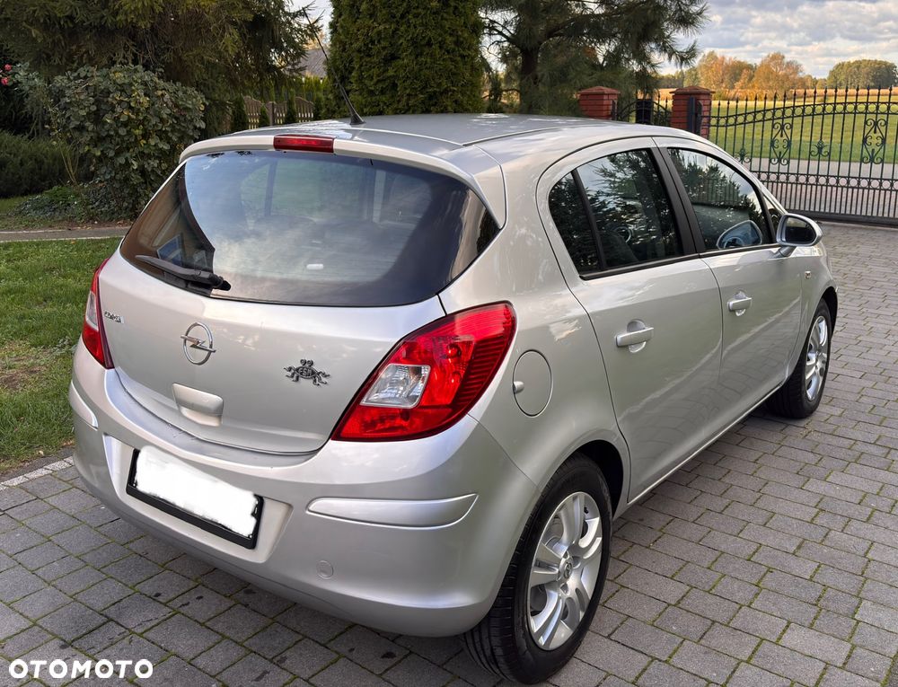 Opel Corsa 1.4 16V Cosmo - 5