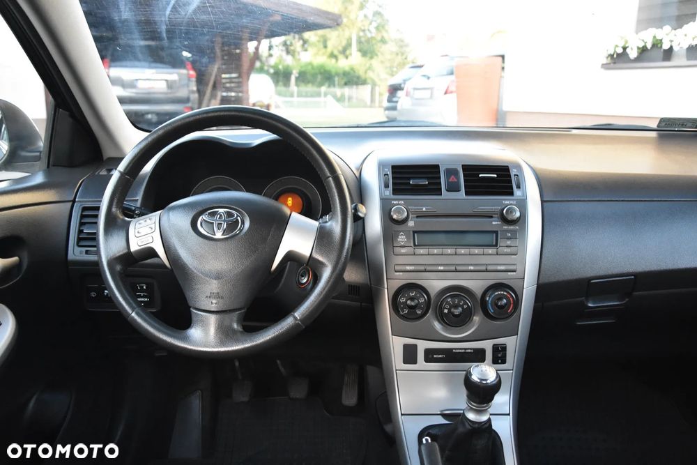 Toyota Corolla 1.6 Luna - 13