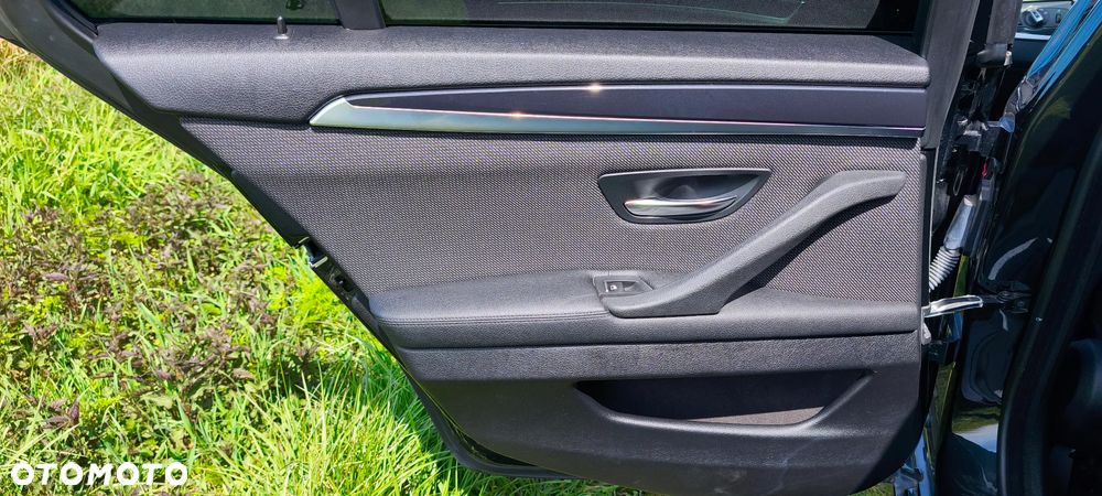 BMW Seria 5 520d xDrive - 32