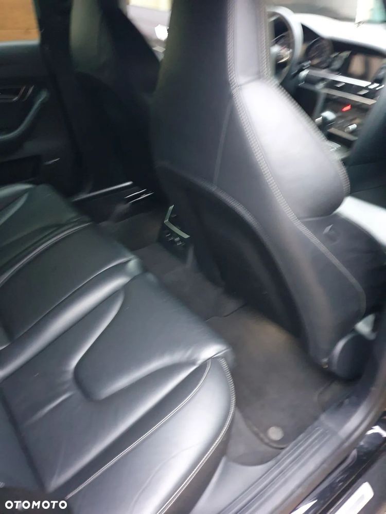 Audi RS6 Avant - 24