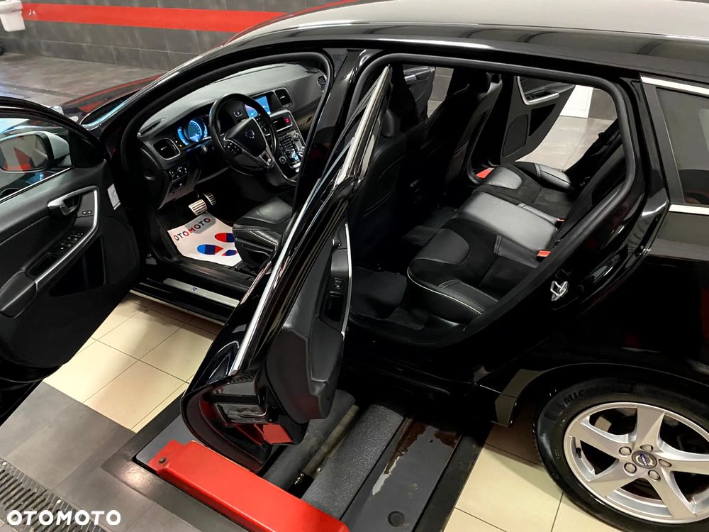 Volvo V60 D3 R-Design - 17