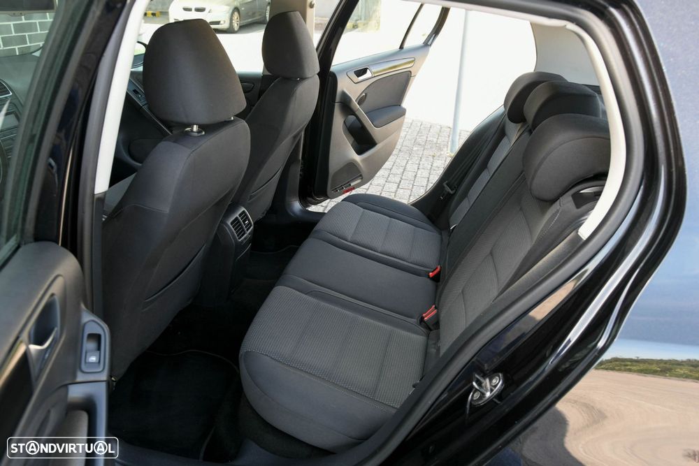 VW Golf 1.6 TDi Confortline DSG - 21