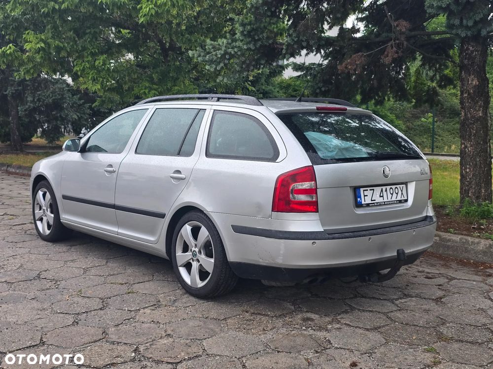 Skoda Octavia 2.0 FSI Elegance Tiptr - 5