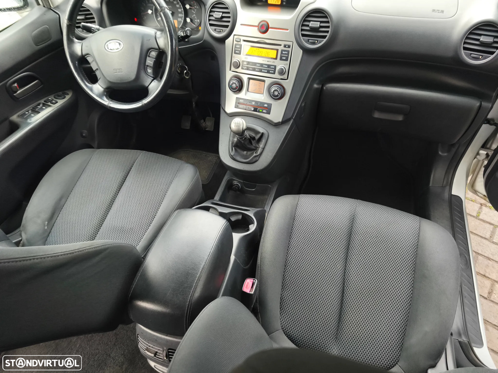 Kia Carens 2.0 CRDi LX - 12