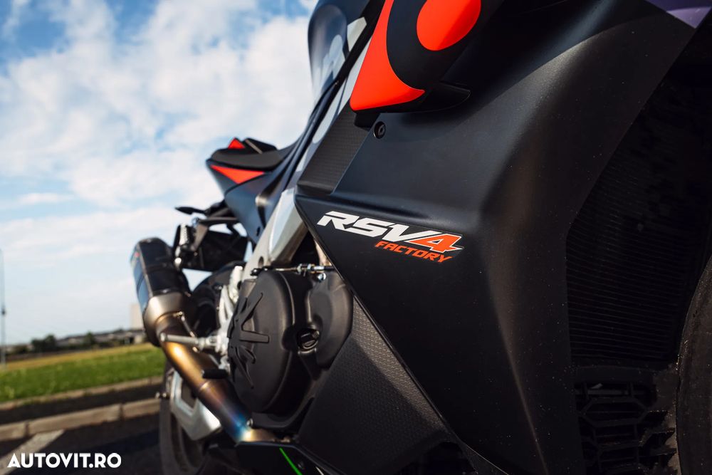 Aprilia RSV-4 Factory - 5