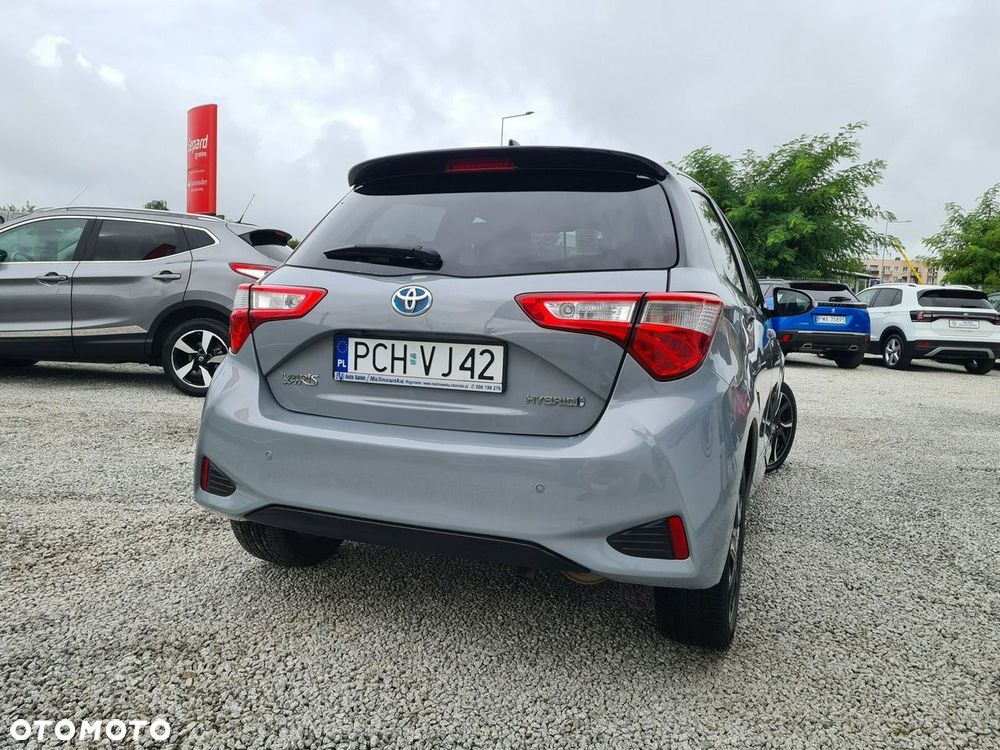 Toyota Yaris Hybrid 100 Premium - 3