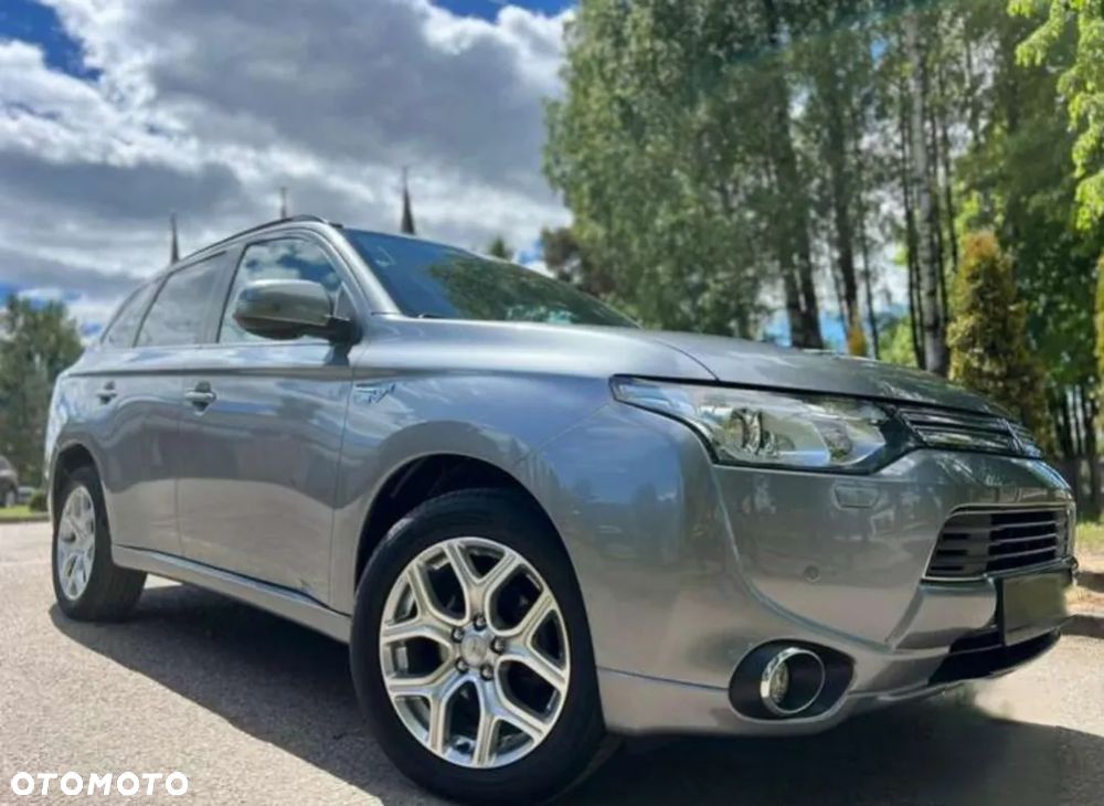 Mitsubishi Outlander 2.0 4WD Top - 5
