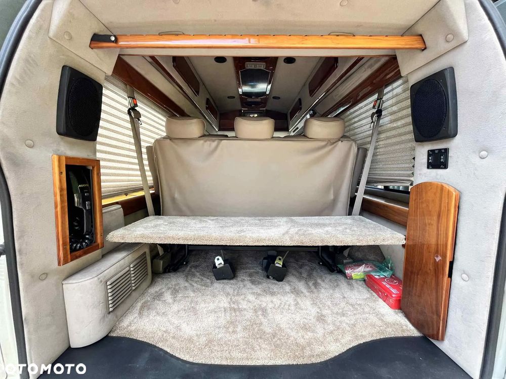 Chevrolet Express - 27
