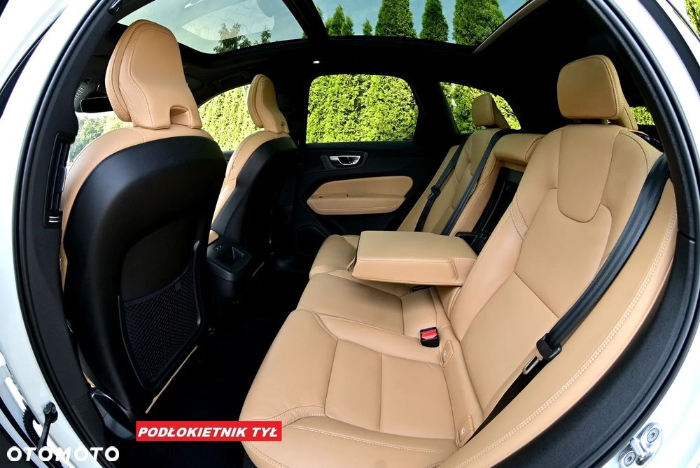 Volvo XC 60 B4 D Plus Dark - 23