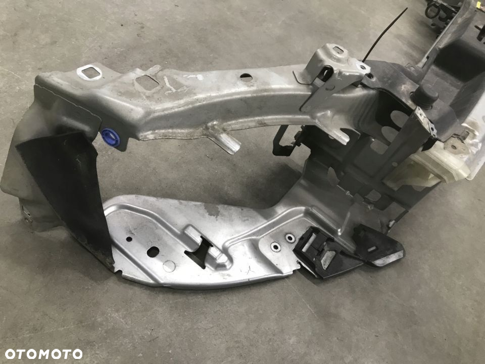 Pas przedni Volvo V50 S40 II 04-12r. wzmocnienie ramka okular reflektora oryginalne - 3