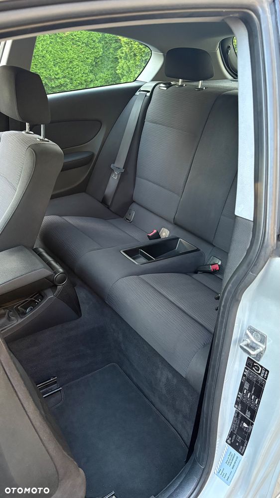 BMW Seria 1 118d DPF - 11