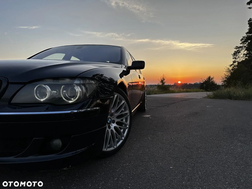 BMW Seria 7 750Li - 1