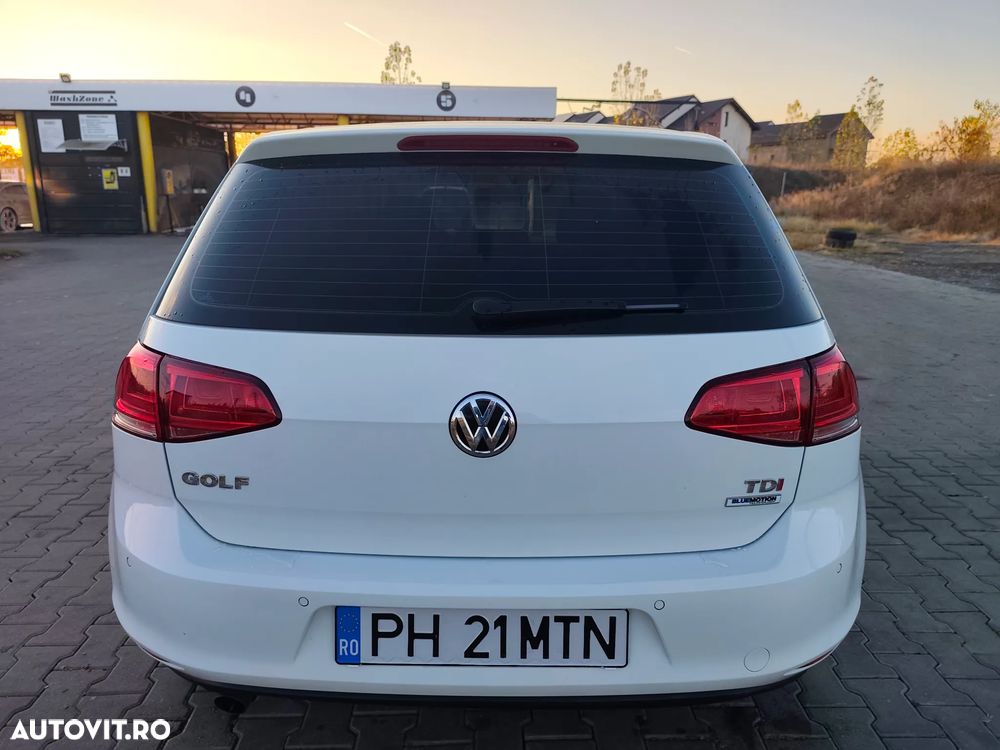Volkswagen Golf - 6