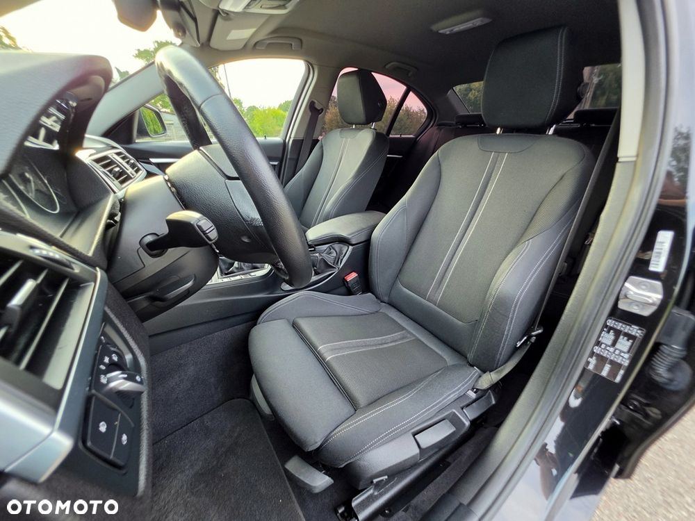 BMW Seria 3 318i Sport Line - 29