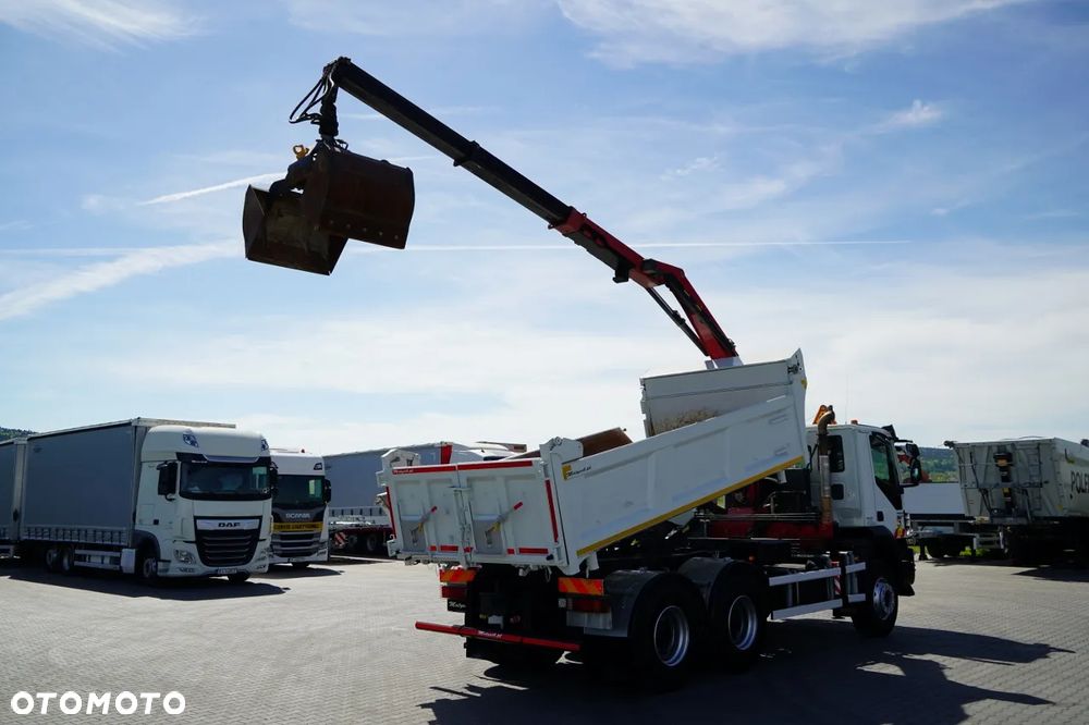 Iveco TRAKKER 360 / 6x4 / WYWROTKA DWUSTRONNA + HYDROBURTA / + HDS HMF 1643 Z2 / ŁYŻKA CHWYTAKOWA / ROTATOR / PILOT - 6