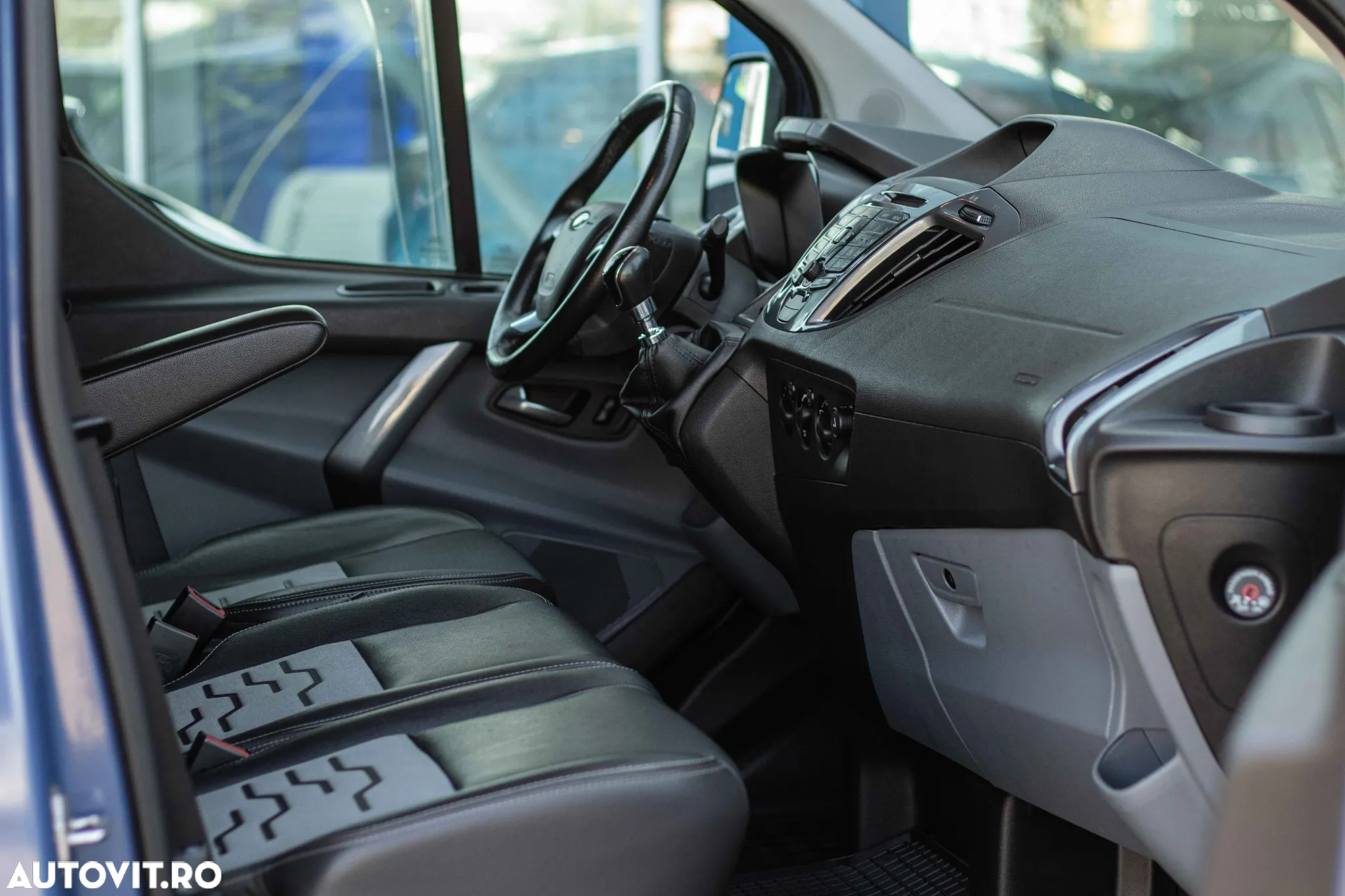 Ford Custom Van Sport 290 LWB - 19