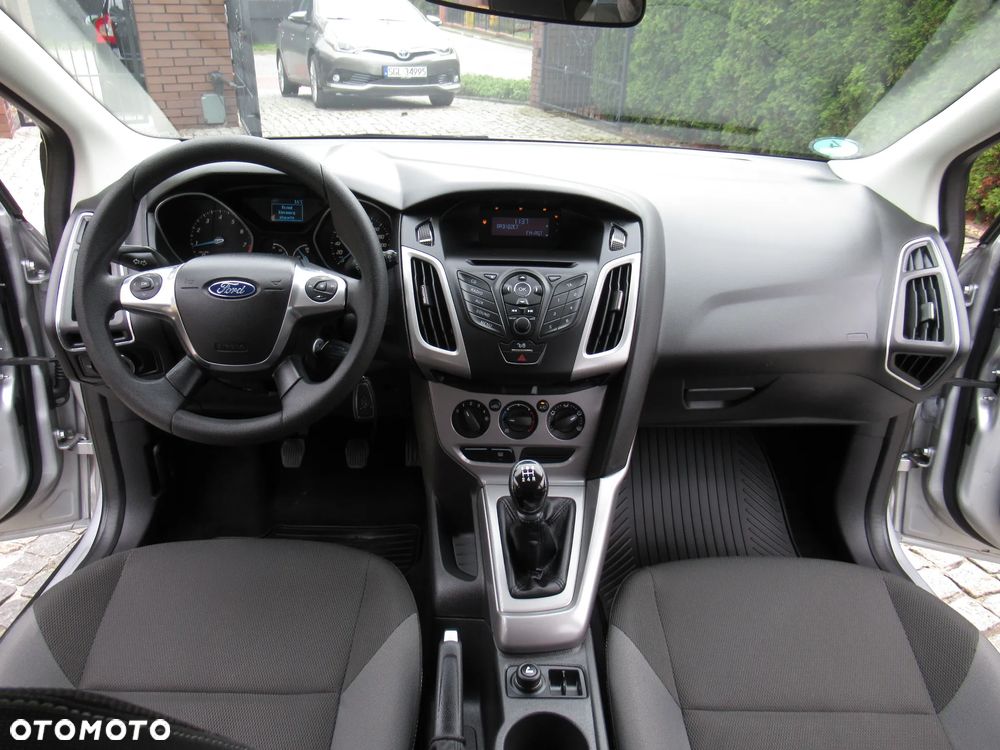 Ford Focus 1.6 Ambiente - 35