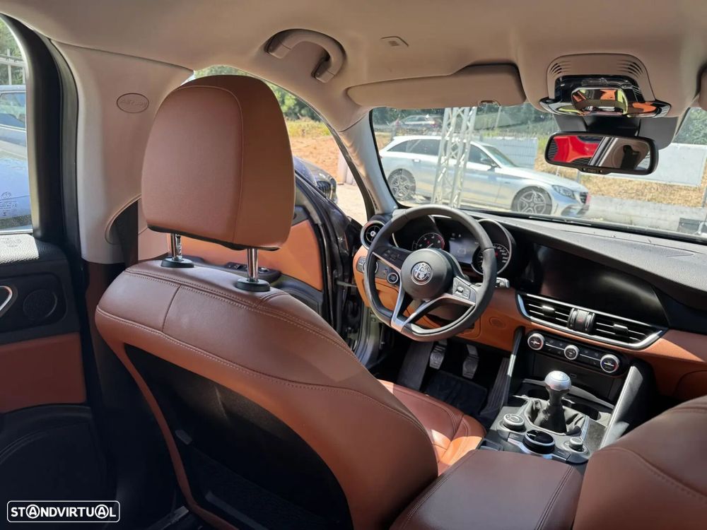 Alfa Romeo Giulia 2.2 Super - 27