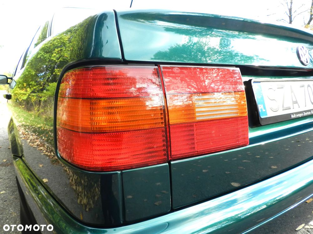 Volkswagen Passat - 11