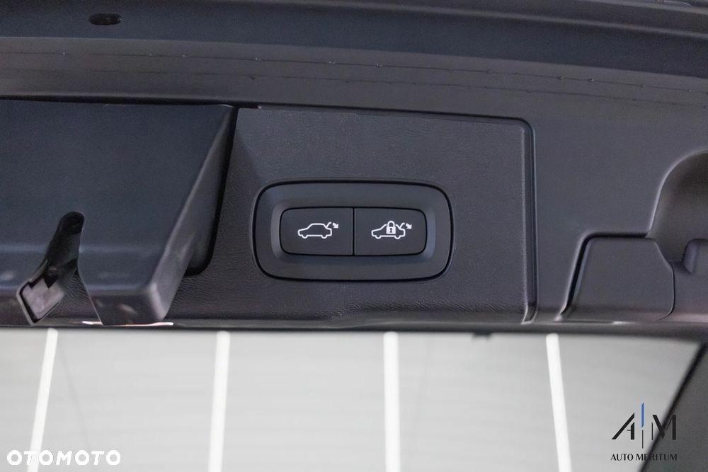 Volvo XC 60 B4 D AWD Ultimate Dark - 34