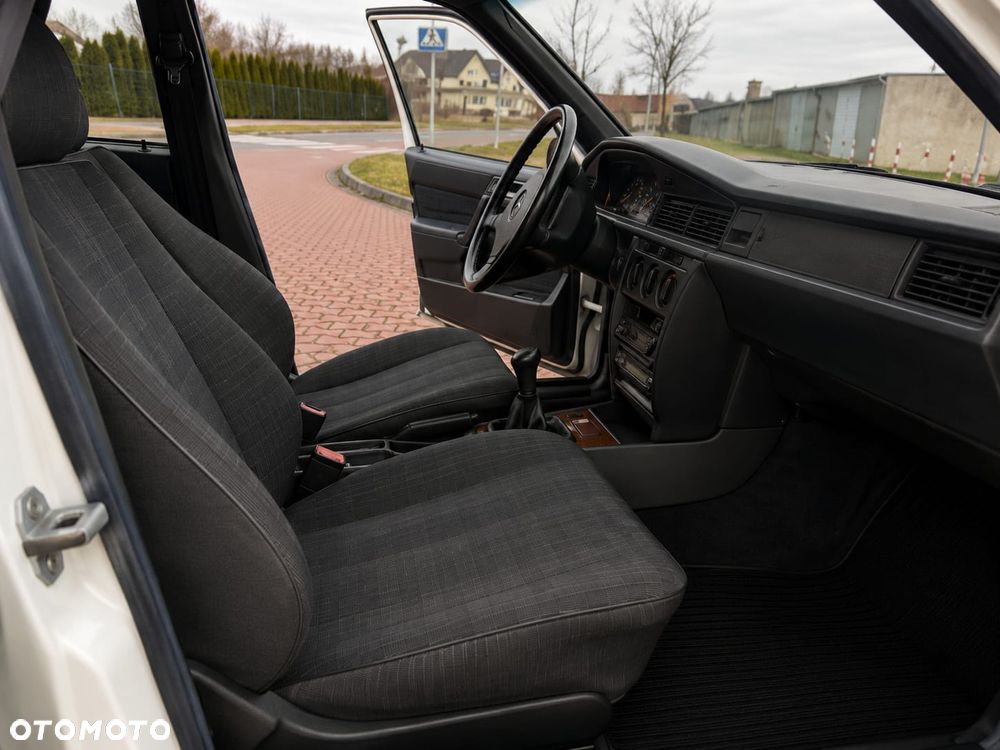 Mercedes-Benz W201 (190) - 6