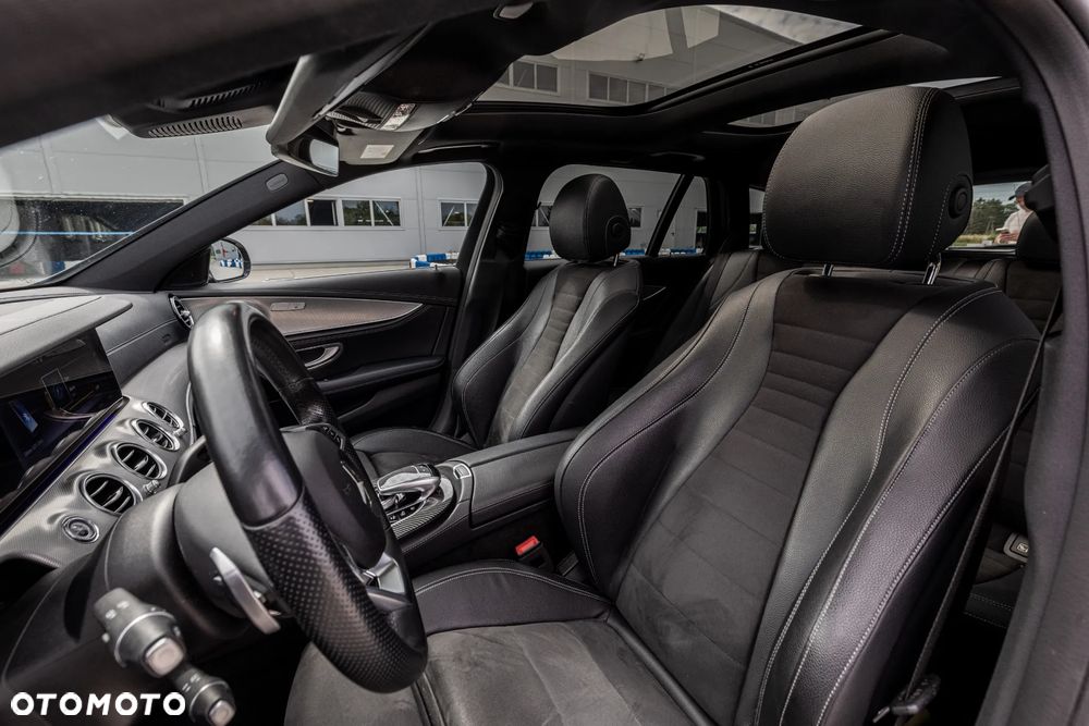 Mercedes-Benz Klasa E 220 d 4Matic T 9G-TRONIC AMG Line - 17