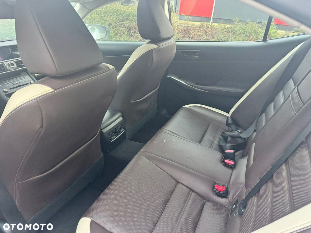 Lexus IS Luxury Line - 9