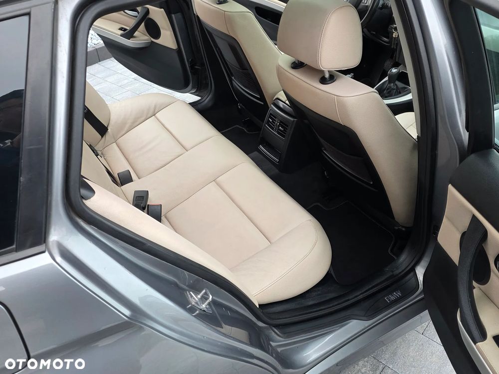 BMW Seria 3 320d xDrive - 16