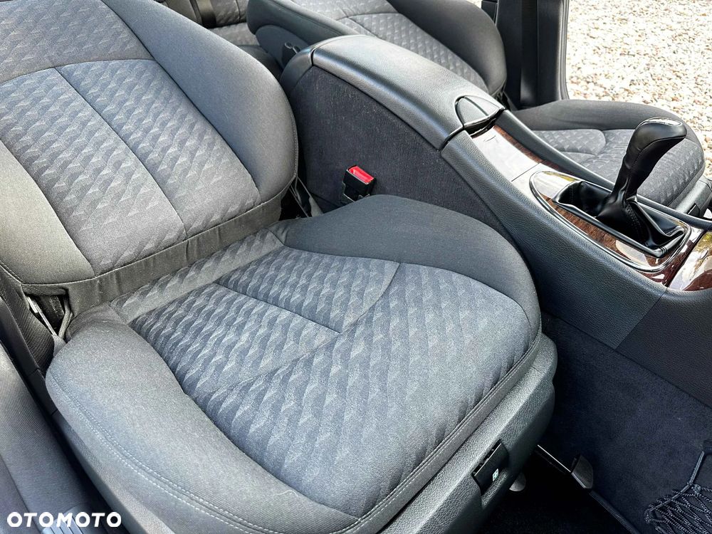 Mercedes-Benz Klasa E 240 Classic - 20