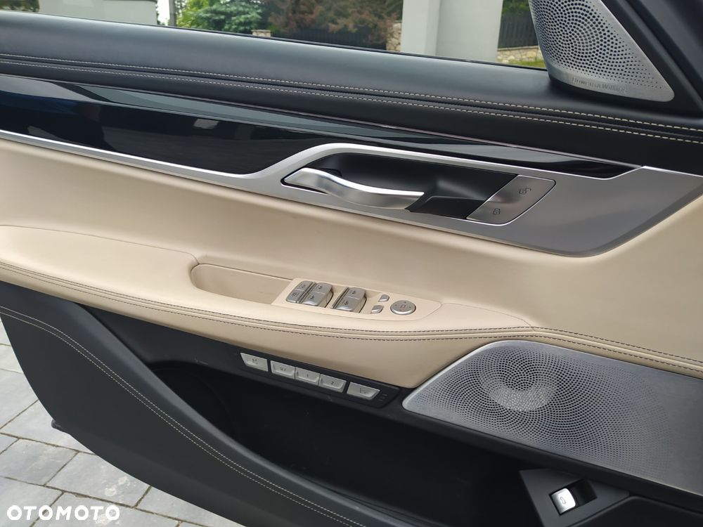 BMW Seria 7 M760Li xDrive - 13