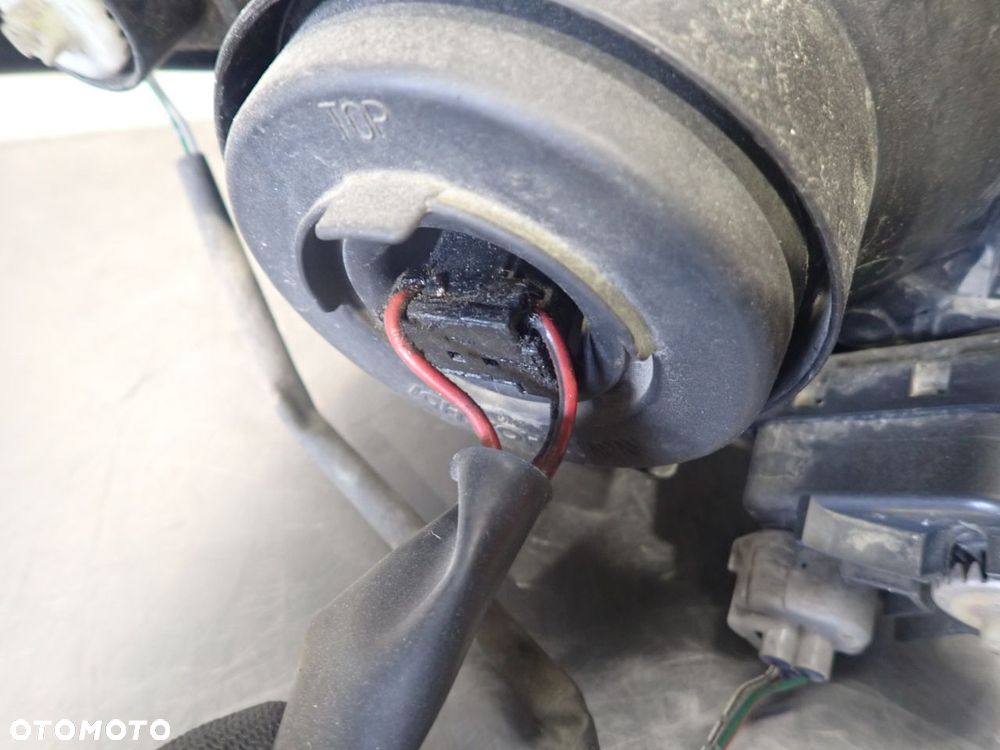 LAMPA LEWA PRZEDNIA TOYOTA RAV4 II 2.0 D - 6