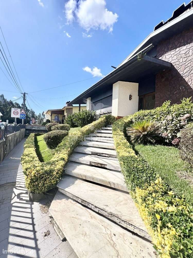 MORADIA 4 FRENTES | GARAGEM | ARRUMOS | JARDIM - Grande imagem: 2/28