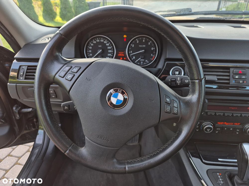 BMW Seria 3 325i Edition Sport - 36