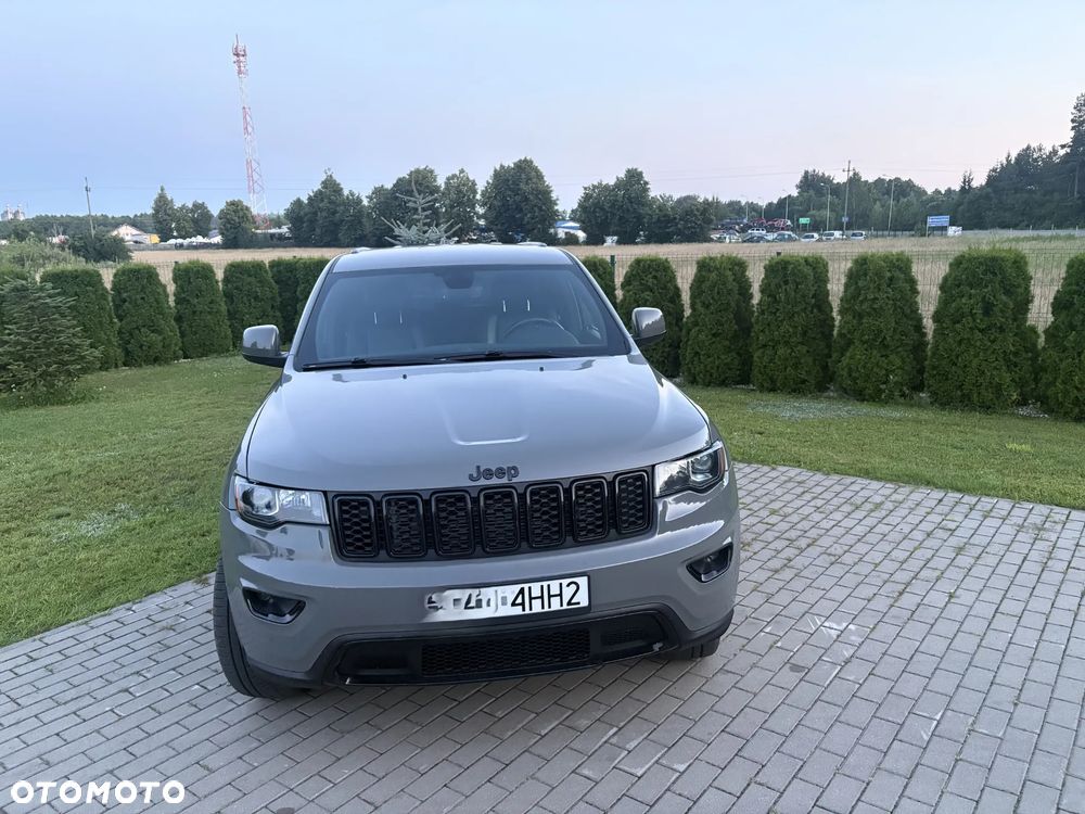 Jeep Grand Cherokee - 1