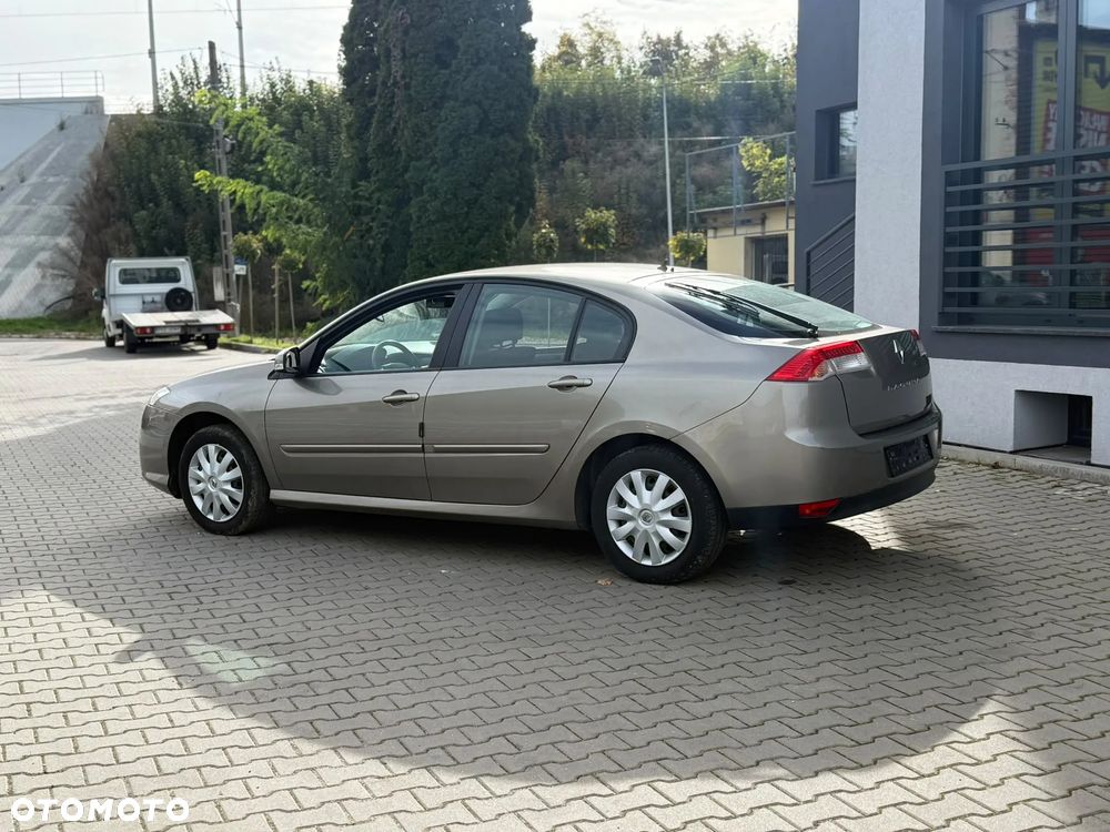 Renault Laguna 1.6 16V Emotion - 9